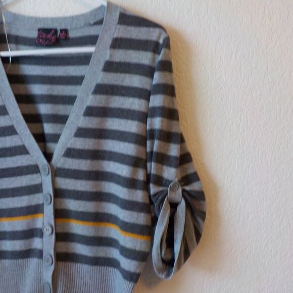 Take Out Stripped Gray Crop Cardigan Knit Top Button Up Teens size XL Women M - Picture 3 of 6